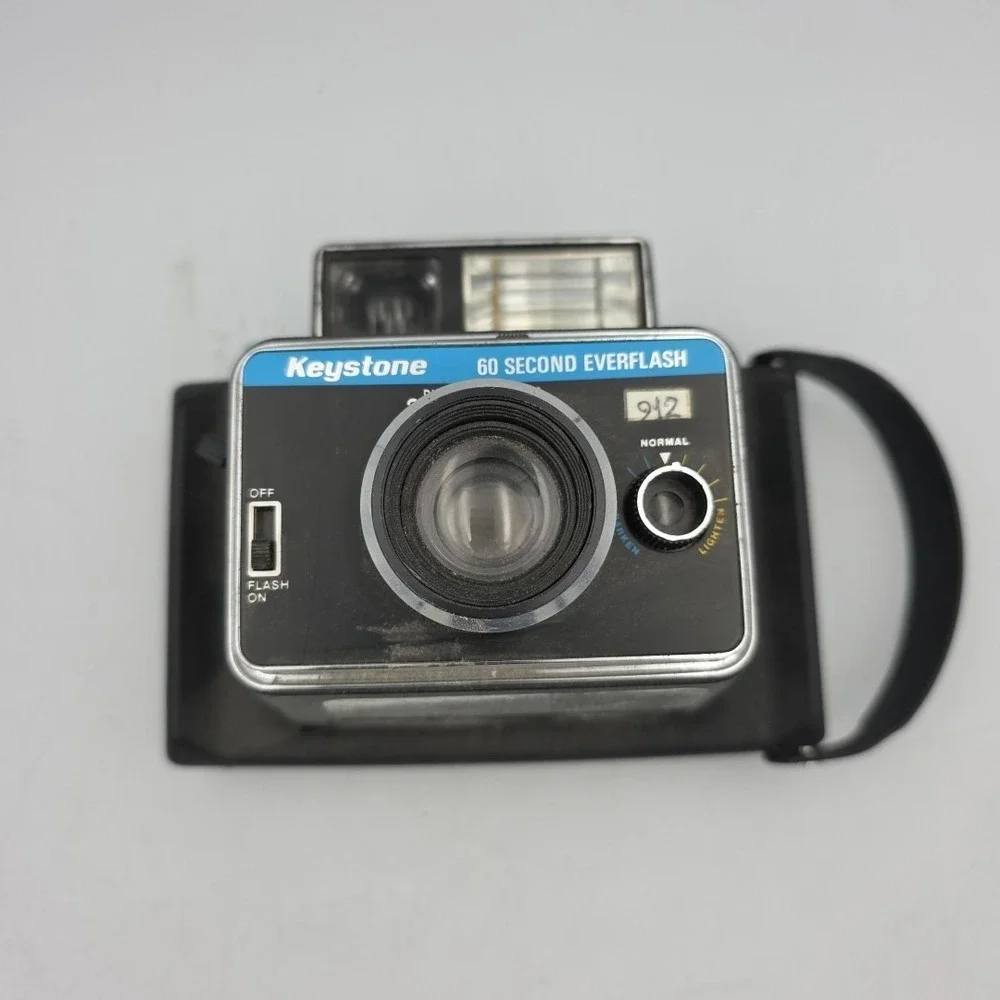 VINTAGE KEYSTONE 60 SECOND EVERFLASH CAMERA Model 800 UNTESTED Black & White